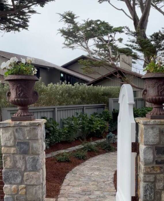 entry way garden path made of stone pavers